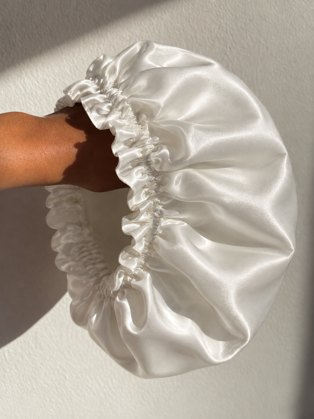 ELASTIC SATIN BONNET (set of 2)